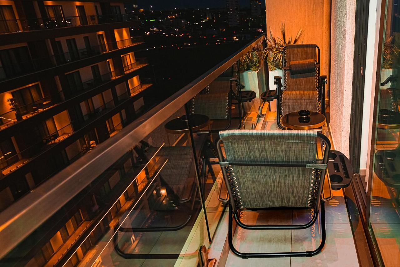 Piano And Gold At The Signature, Tetteh Quarshie Accra Buitenkant foto