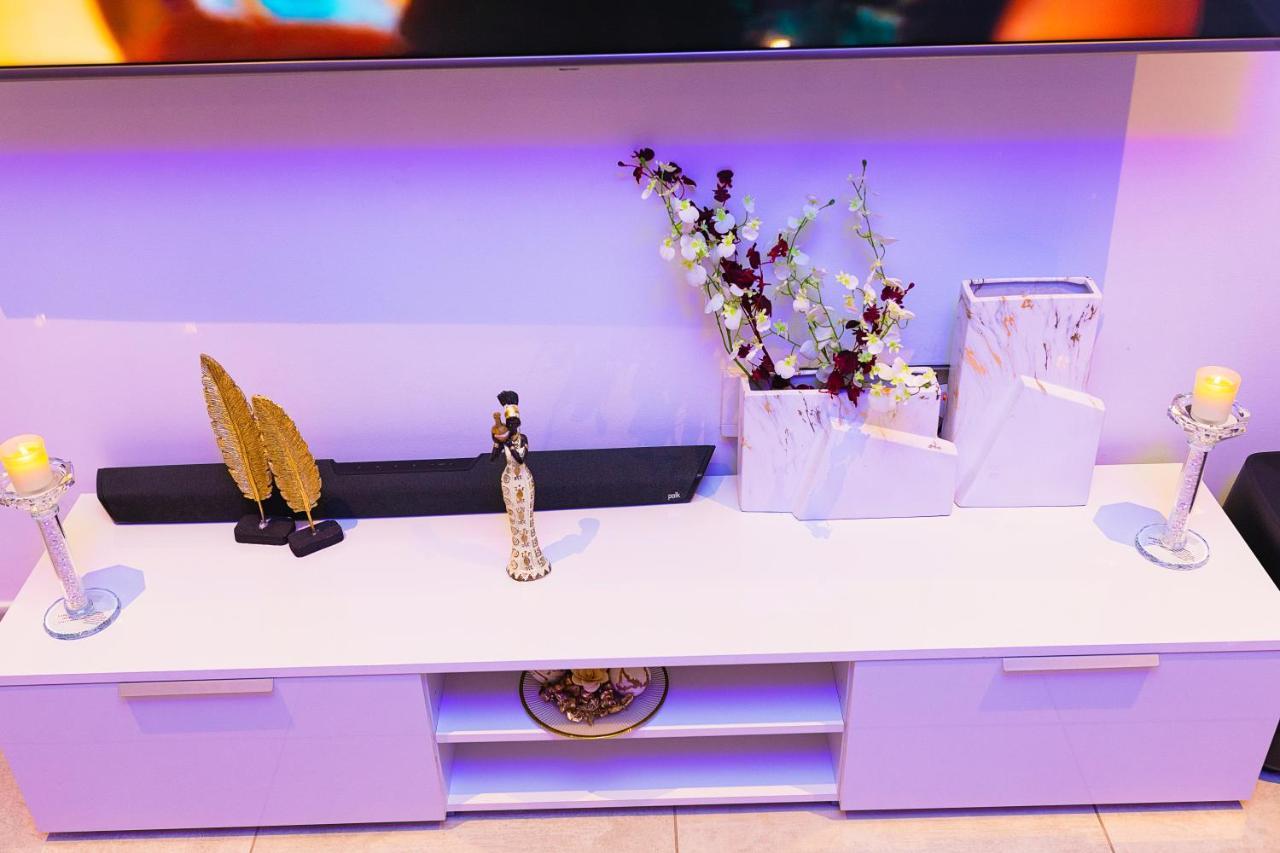 Piano And Gold At The Signature, Tetteh Quarshie Accra Buitenkant foto