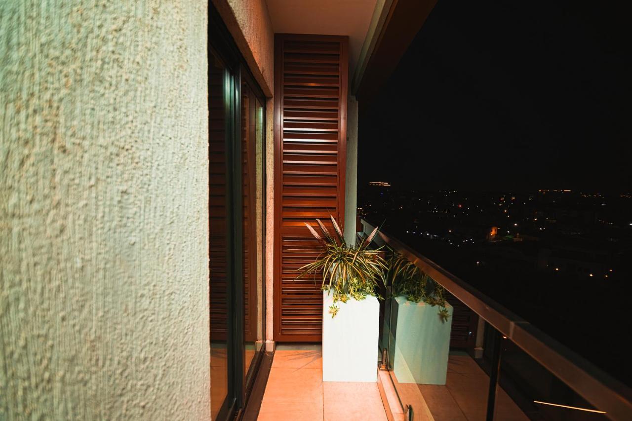 Piano And Gold At The Signature, Tetteh Quarshie Accra Buitenkant foto