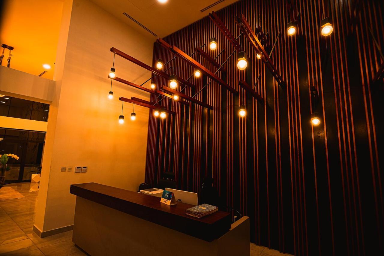 Piano And Gold At The Signature, Tetteh Quarshie Accra Buitenkant foto