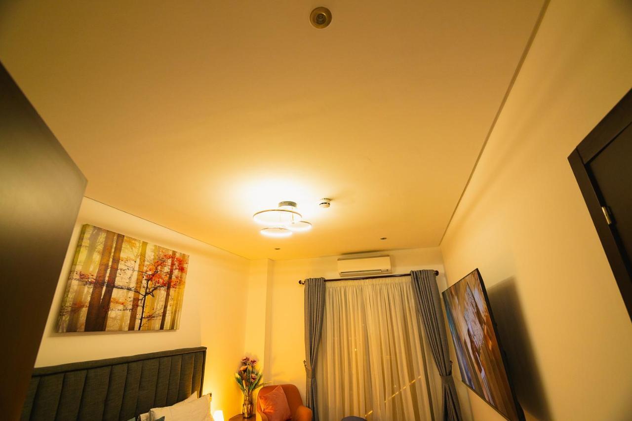 Piano And Gold At The Signature, Tetteh Quarshie Accra Buitenkant foto